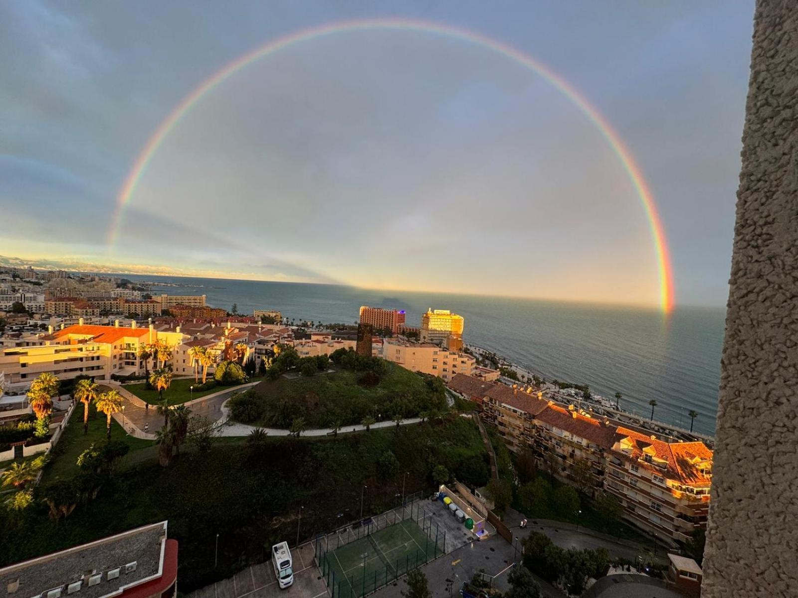 Beachfront Complex El Coloso Views,Pools,Parking Benalmadena Costa المظهر الخارجي الصورة